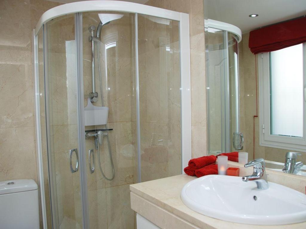 D12 Espectacular Y Moderno Apartamento En Primera Linea - Estepona - Sinfonia Del Mar Eksteriør billede